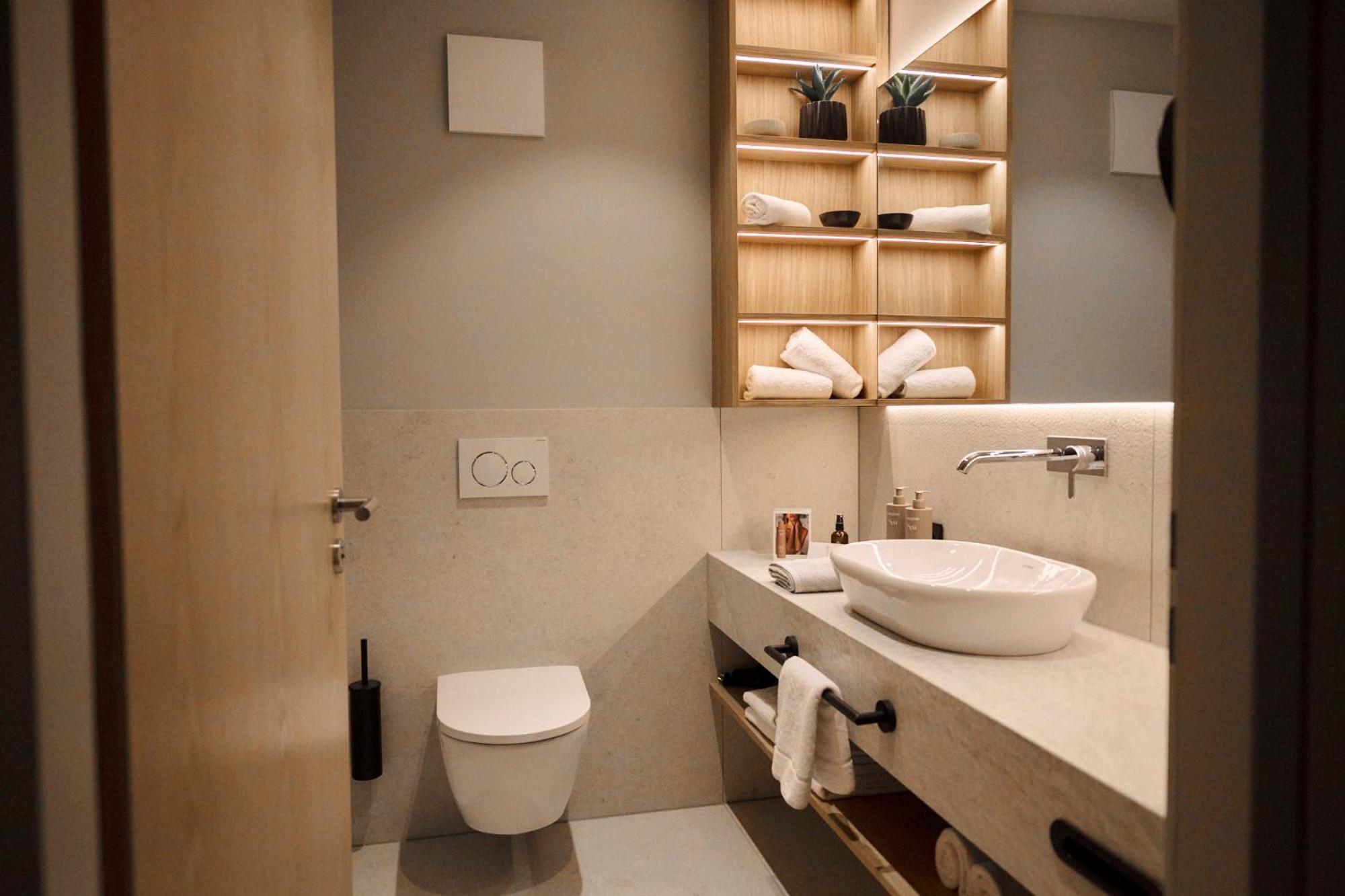 Nouri Hotel